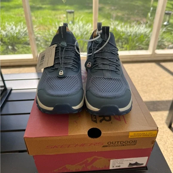 🥾🆕Skechers Women's Grand Peak Sport Slip In Sneakers, 9.5 - Picture 2 of 10